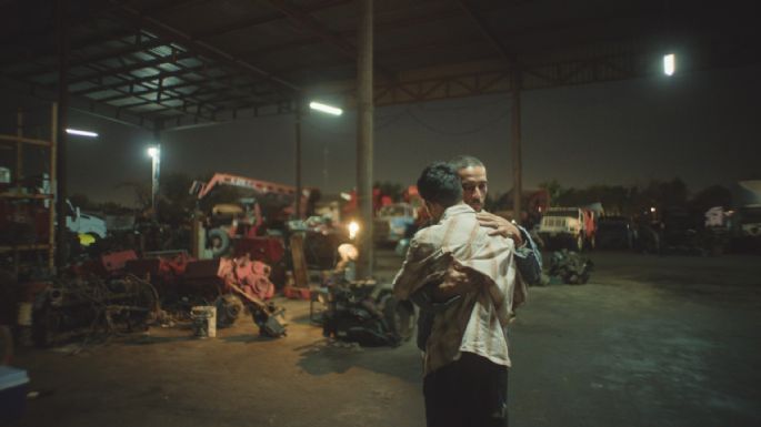 “En el camino”: las heridas y búsqueda de identidad de un trailero y un trabajador sexual