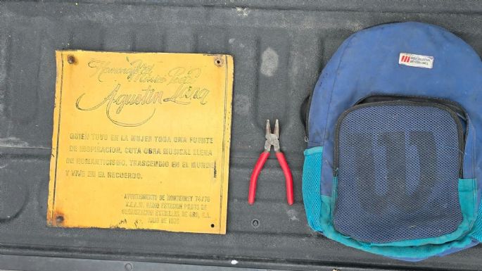Detienen a hombre por intentar robar placa de monumento a Agustín Lara en Monterrey