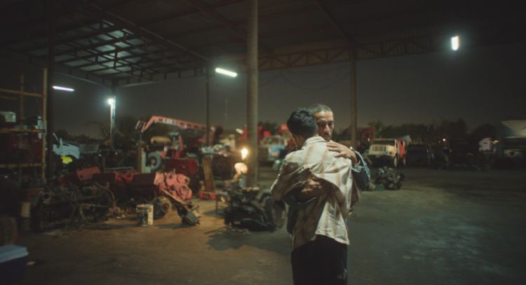 “En el camino”: las heridas y búsqueda de identidad de un trailero y un trabajador sexual