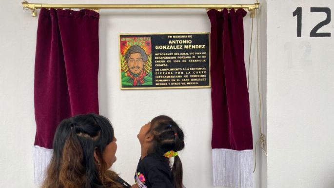 Develan en Chiapas placa en honor a indígena chol desaparecido que fue miembro del EZLN