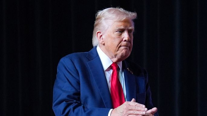 Trump ordena usar “todos los fondos disponibles” para pagar a tropas pese al cierre de gobierno