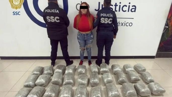 Detienen a mujer en posesión de subametralladora y 30 kilos de marihuana en la Morelos