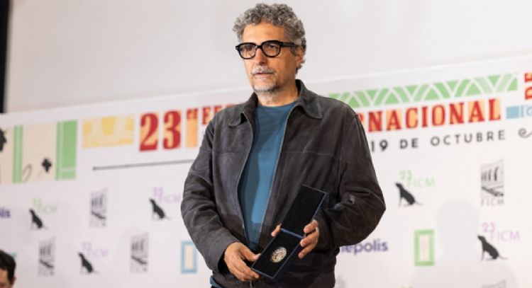 Mendonça Filho recibió la Medalla Filmoteca UNAM; su película “El agente secreto” inauguró el FICM