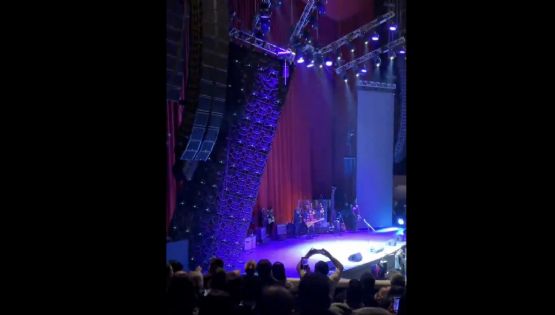 Se cae pantalla gigante durante el concierto sinfónico de El Tri en el Auditorio Nacional (Video)