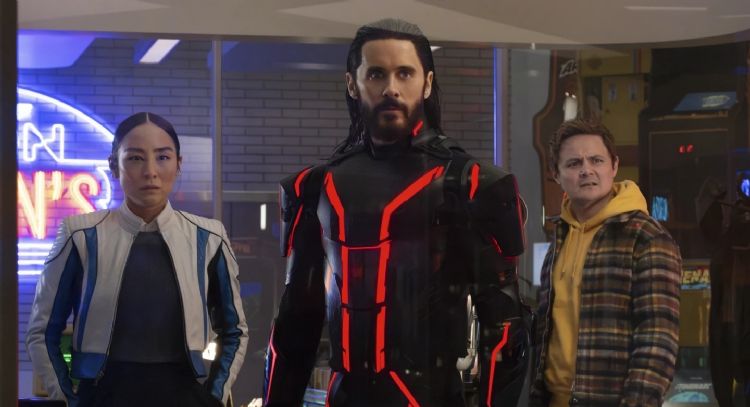 “Tron: Ares” lidera la taquilla, pero no cumple las expectativas con un debut de 33.5 mdd