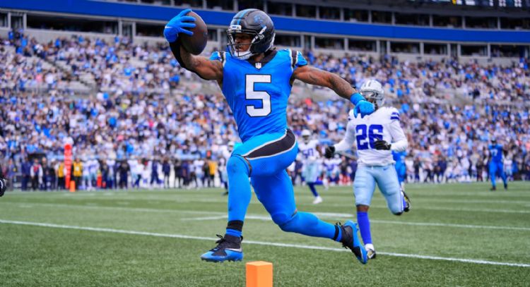 Dowdle logra 239 yardas ante su exequipo; Panthers vencen a Cowboys con gol de campo al final