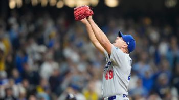 Snell brilla y Dodgers aguantan en la novena para vencer a Cerveceros