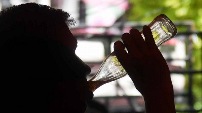 Mexicanos apoyan subir impuestos a refrescos: encuesta