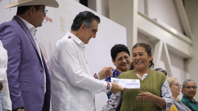 Entrega Américo tarjetas de Pensión Mujeres Bienestar; llegará a 93 mil tamaulipecas