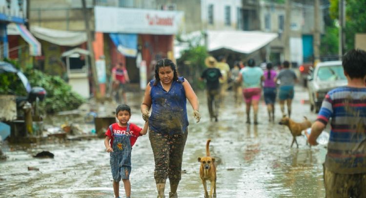 Gobierno de CDMX y Morena instalan centros de acopio para damnificados por lluvias