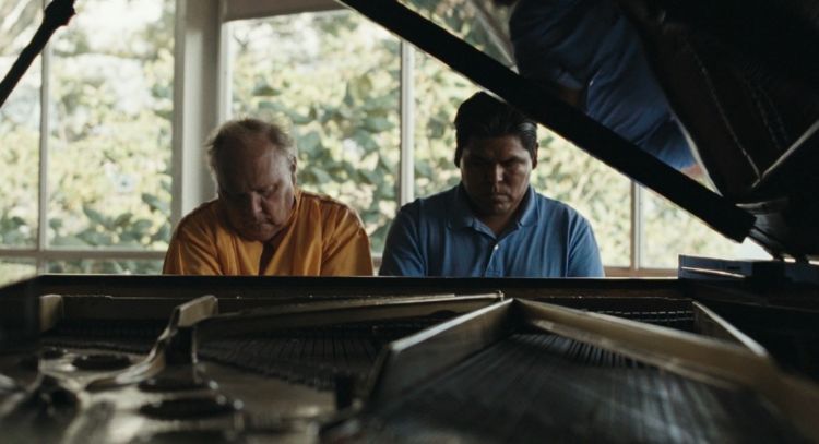 Documental sobre el pianista estadunidense Romayne y su ahijado rarámuri, también músico, Romeyno