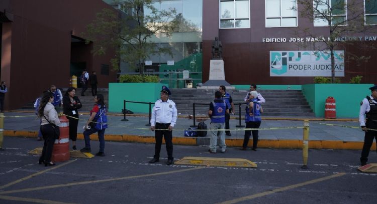 Balean al abogado David Cohen afuera de las oficinas del Poder Judicial de la CDMX