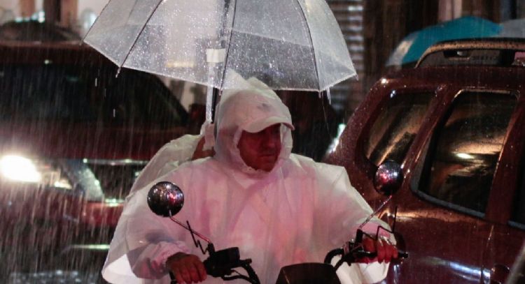 Lluvias muy fuertes y chubascos seguirán azotando el martes a entidades afectadas por inundaciones