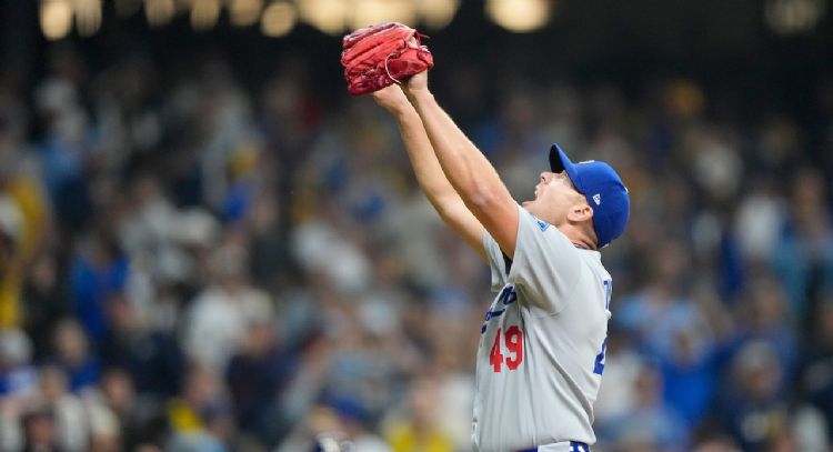 Snell brilla y Dodgers aguantan en la novena para vencer a Cerveceros