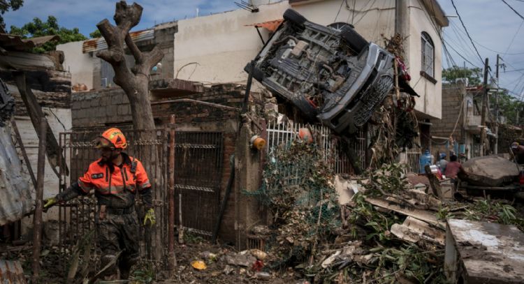 Más de 300 pueblos siguen incomunicados tras las lluvias torrenciales