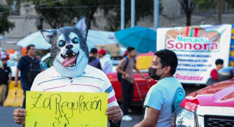 Protestan por prohibición de venta de animales en el Mercado de Sonora