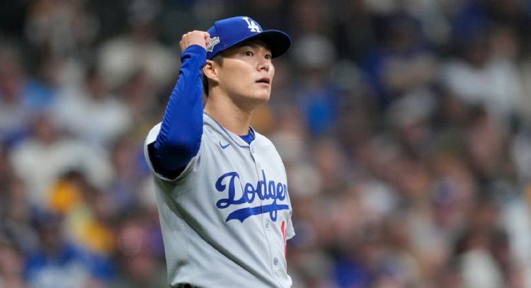 Yamamoto lanza juego de tres hits y Dodgers amplían ventaja ante Cerveceros en Serie de Campeonato