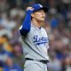 Yamamoto lanza juego de tres hits y Dodgers amplían ventaja ante Cerveceros en Serie de Campeonato