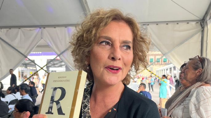 “Desnorteada”: Beatriz Gutiérrez Müller comete lapsus sobre Palacio Nacional en la FIL del Zócalo (Video)