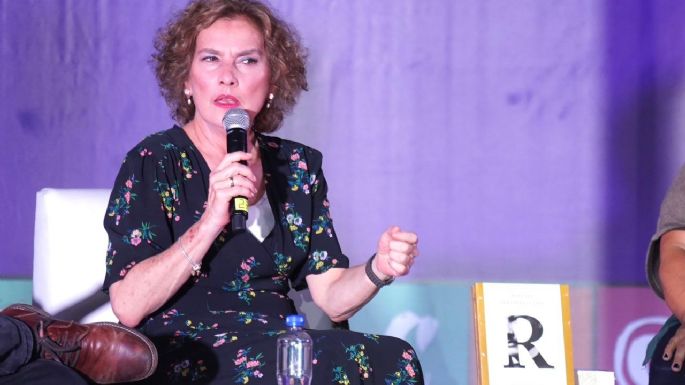 “Desnorteada”: Beatriz Gutiérrez Müller comete lapsus sobre Palacio Nacional en la FIL del Zócalo (Video)