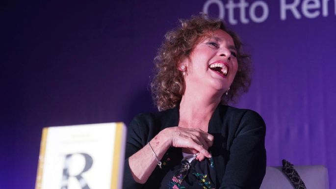 “Desnorteada”: Beatriz Gutiérrez Müller comete lapsus sobre Palacio Nacional en la FIL del Zócalo (Video)
