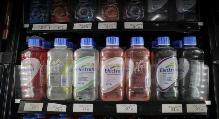 Electrolit, el “suero” que endulza 3.7 veces más de lo recomendado y esquiva impuestos millonarios
