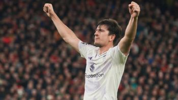 Manchester United vence al Liverpool por 2-1 con gol de Harry Maguire en el último minuto