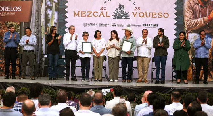 Morelos entrega las primeras certificaciones de Denominación de Origen Mezcal