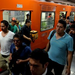 Cierran estaciones Zócalo y Pino Suárez del Metro por marcha del 2 de octubre