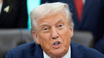 Trump utiliza el cierre del gobierno para repartir despidos y castigos políticos