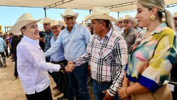 Gobernador Durazo beneficia a ganaderos sonorenses con entrega de maquinaria y sementales bovinos