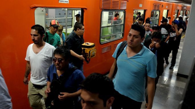 Cierran estaciones Zócalo y Pino Suárez del Metro por marcha del 2 de octubre