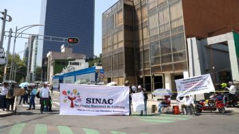 Trabajadores de Cultura paralizan Reforma e Insurgentes para exigir pagos atrasados
