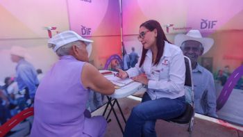 DIF Tamaulipas acerca servicios a familias de Casas con la brigada “Transformando Familias”