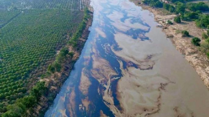 Derrame de hidrocarburo contamina ocho kilómetros del río Pantepec en Veracruz (Video)