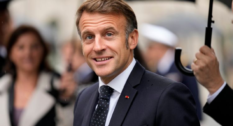 Macron ve "legítimo" debatir la ejecución provisional de penas tras la entrada en prisión de Sarkozy