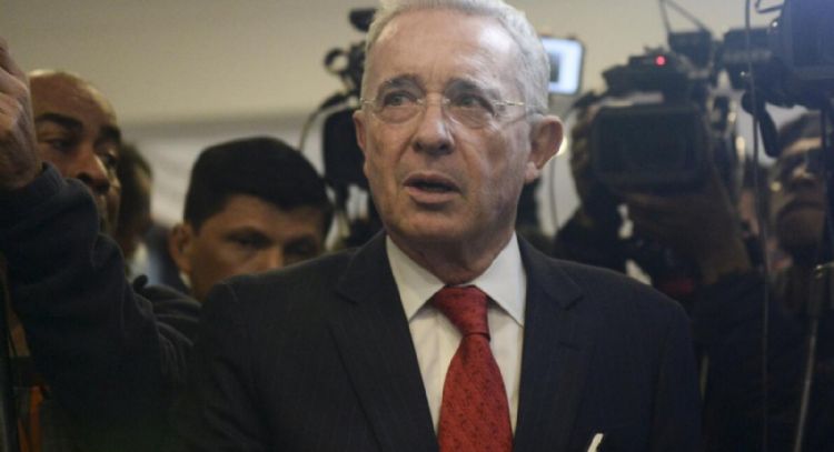 Tribunal revoca sentencia contra expresidente Álvaro Uribe por manipulación y soborno