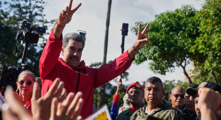 Maduro pide crear aplicación para que la gente reporte "todo lo que ve, todo lo que oye"