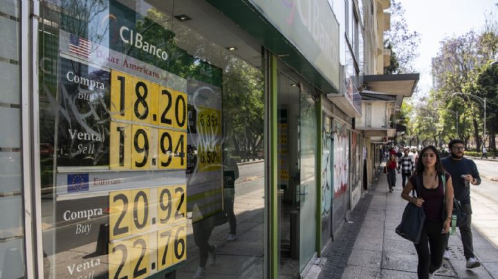 Peso gana terreno por recuperación del crudo