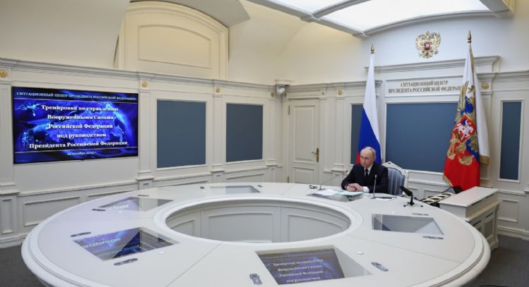 Putin dirige ejercicios de fuerzas nucleares rusas; incluye lanzamientos de misiles