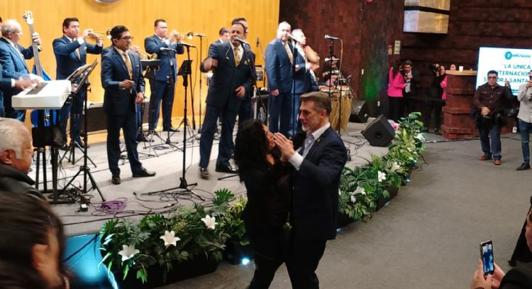 Ricardo Monreal “regaña” a diputados por baile con La Sonora Santanera (Video)