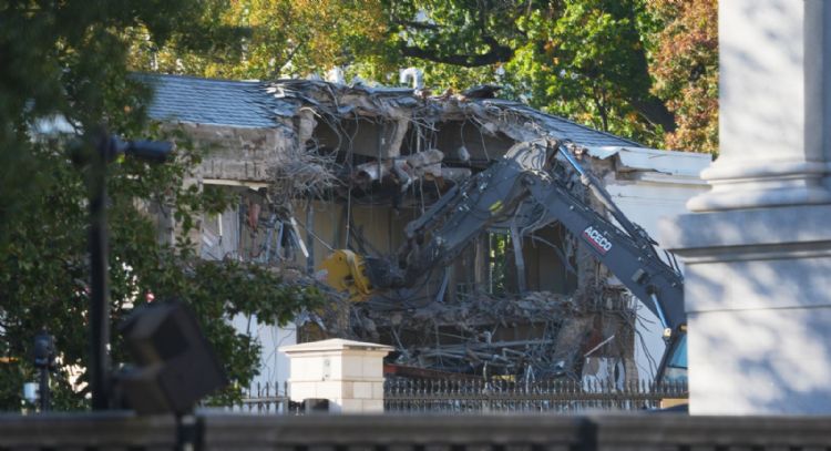 Inician demolición en Ala Este de la Casa Blanca para construir salón de baile por orden de Trump