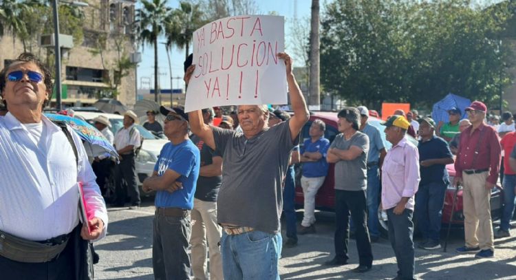 Obreros de AHMSA salen de nuevo a marchar; insostenible su situación económica