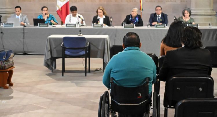 Pese a los reclamos de personas con discapacidad, Lenia Batres mantiene su postura