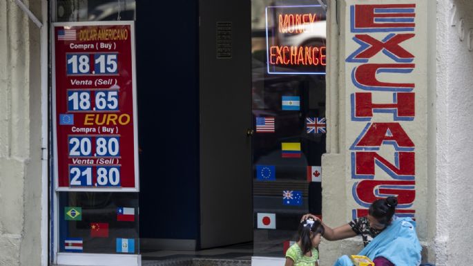 Peso gana tras datos de inflación