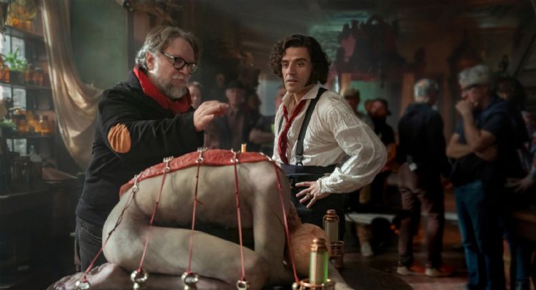 Un equipo de artesanos da vida al “Frankenstein” de Guillermo del Toro