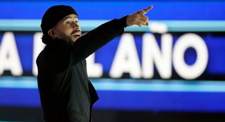 Bad Bunny y Fuerza Regida, principales finalistas de los Premios Billboard