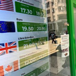 Peso avanza mientras EU quita aranceles a Canadá y el dólar pierde fuerza