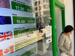 Peso avanza mientras EU quita aranceles a Canadá y el dólar pierde fuerza