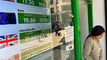 Peso gana ante datos de inflación y el cierre del gobierno de EU